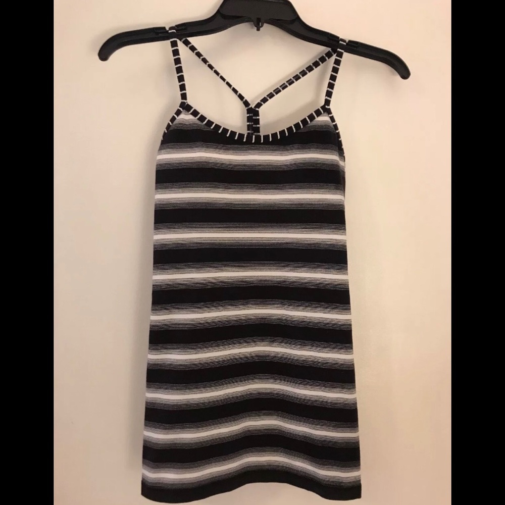 Lululemon tank with built in bra